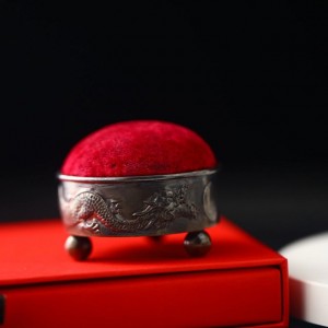 纯银龙戏珠浮雕红色绒面收纳盒针线盒