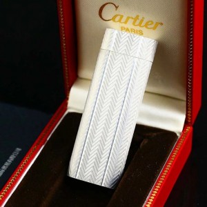 卡地亚Cartier镀银v字纹长款圆柱气体打火机