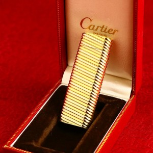 卡地亚Cartier镶钻纯金充气打火机斜条三色金
